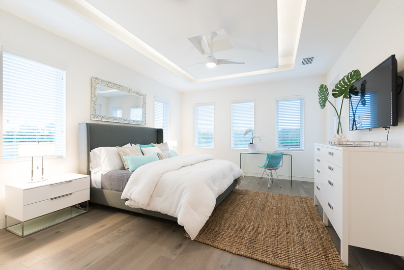Inspiration for a modern bedroom in Orlando.
