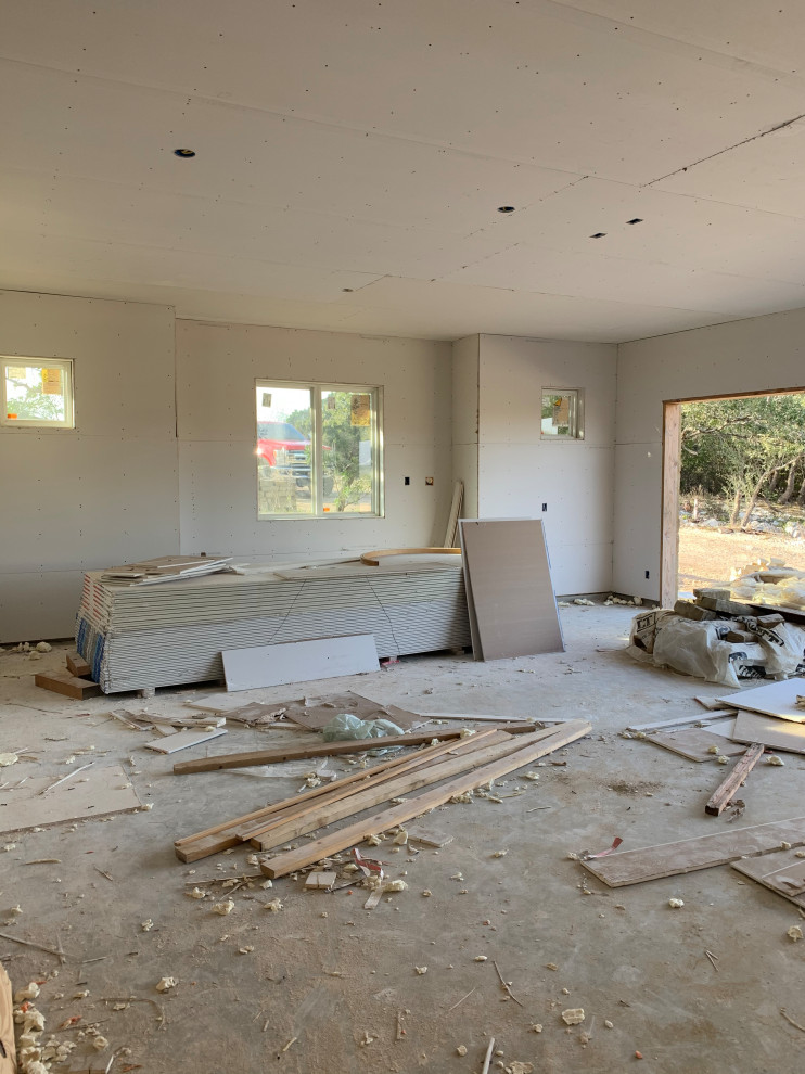 Transitional home design photo in Austin