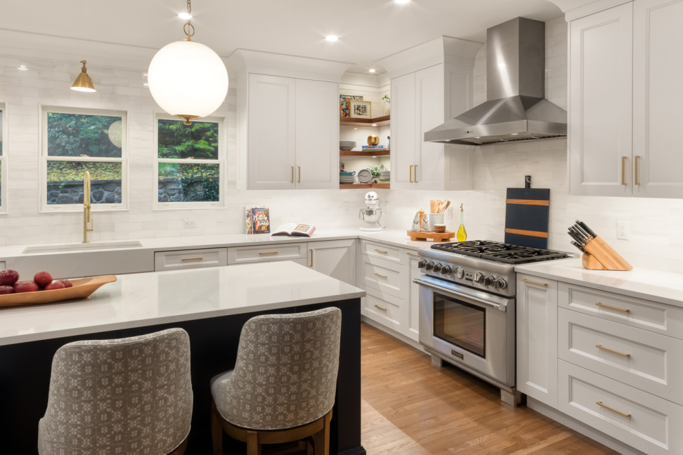 Eat-in kitchen - large modern medium tone wood floor eat-in kitchen idea in New York with an integrated sink, white cabinets, marble countertops, white backsplash, an island and white countertops