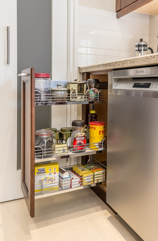Inspiration for a transitional kitchen remodel in Toronto