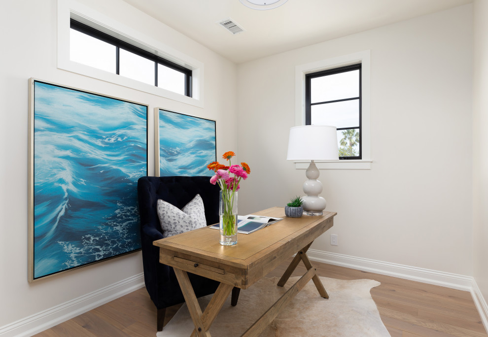 Inspiration for a beach style home office in Orange County.