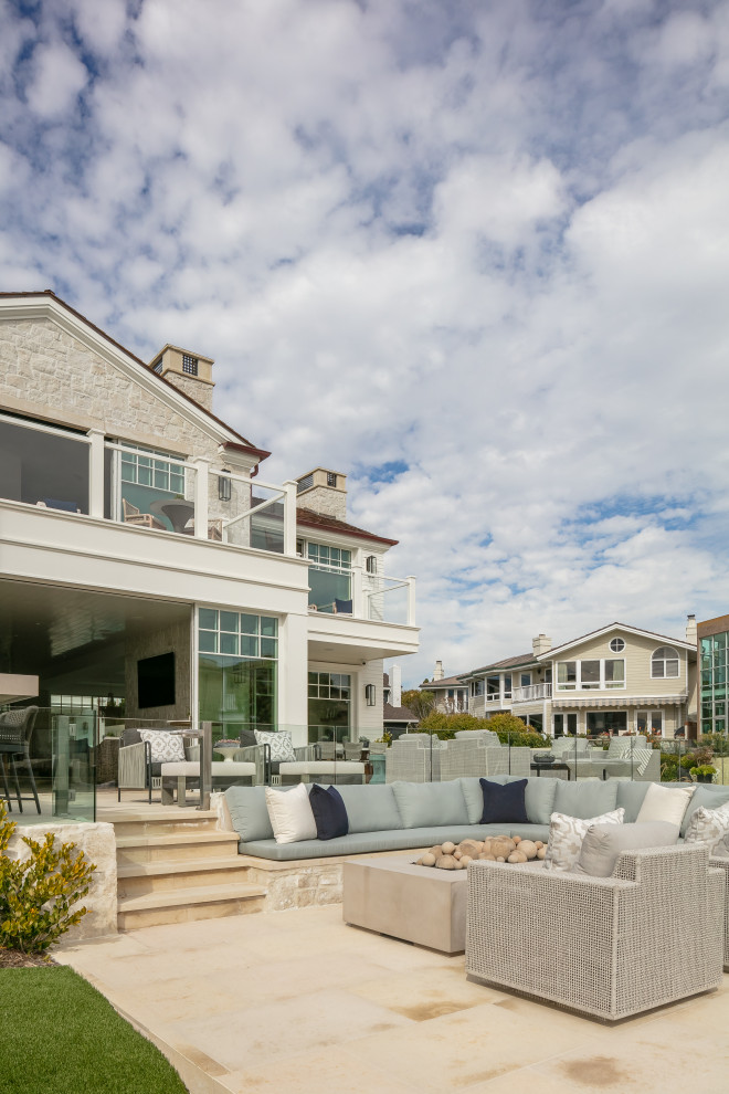 Transitional home design photo in Orange County