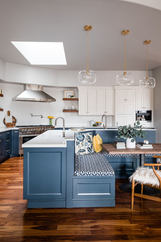 Transitional kitchen photo in Sacramento
