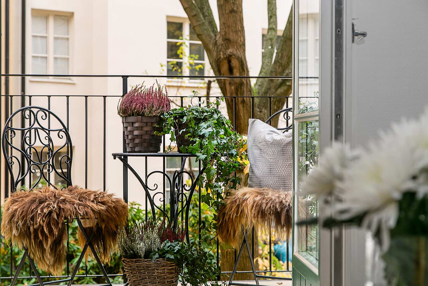 Der Balkon im Herbst: Was jetzt zu tun ist