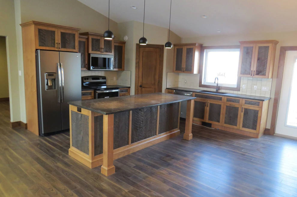 Kitchen - kitchen idea in Calgary