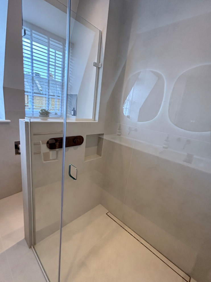 Family bathroom, SW3