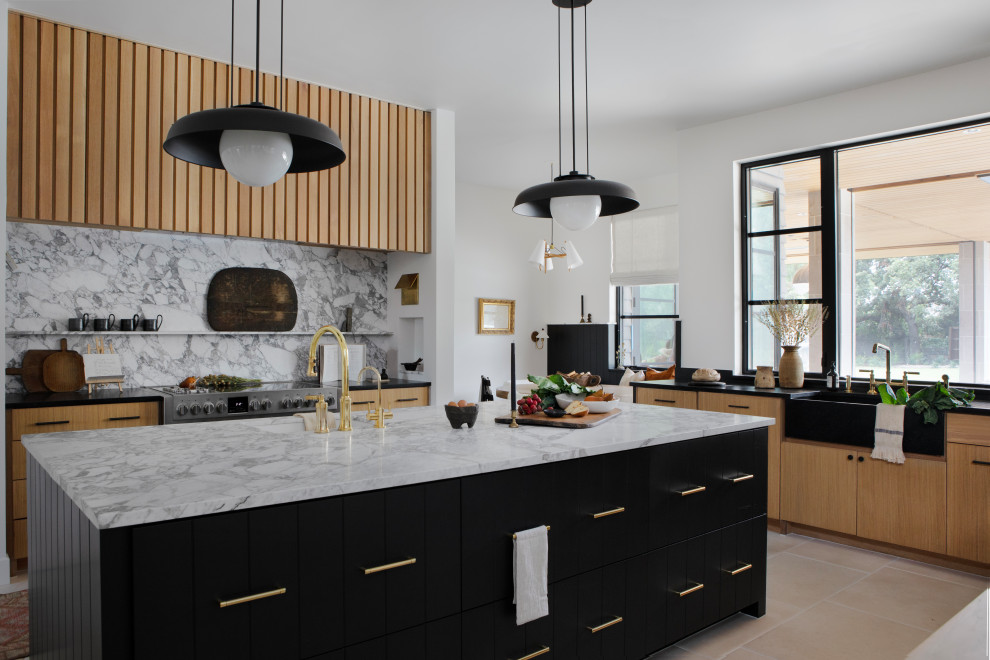 Hill Country Modern Meets Southlake, Texas - This Hill Country Modern home in Southlake combines modern design with comfort, featuring light-filled spaces and unique details reflecting the family's eclectic style for play and sophistication. 

This stunning kitchen features a spacious island, a luxurious backsplash that elevates the aesthetic, and ample storage for all culinary needs, blending style with functionality.