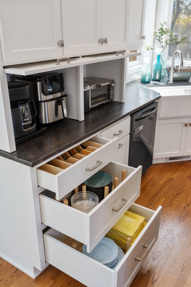 Inspiration for a transitional kitchen remodel in Minneapolis
