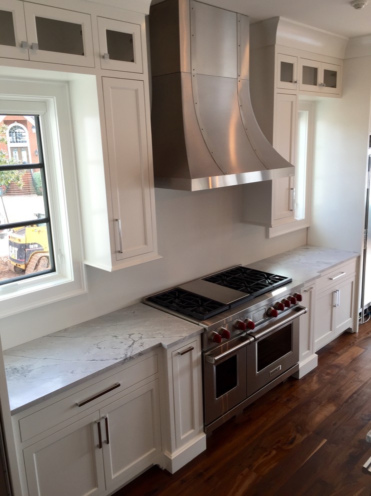 Kitchen - transitional kitchen idea