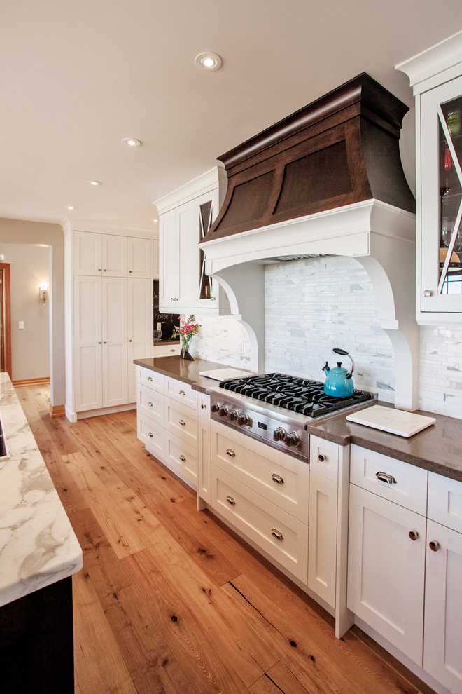 White and Wood Beach House - Beach Style - Kitchen ...