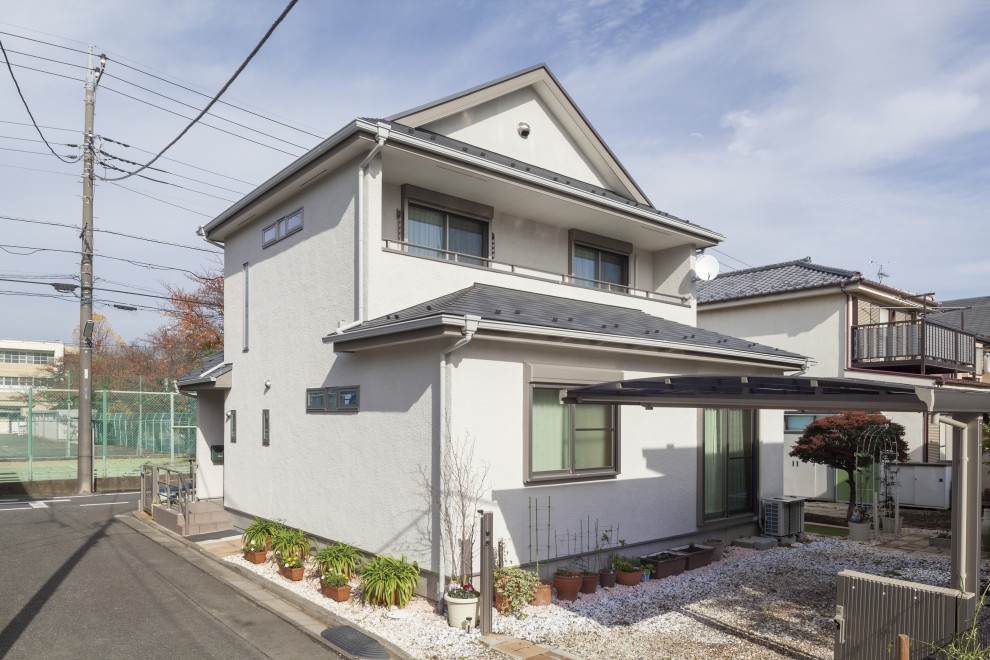 This is an example of a modern house exterior in Tokyo Suburbs.
