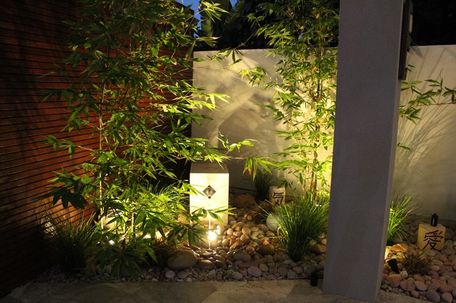 Rotary Place contemporary-garden