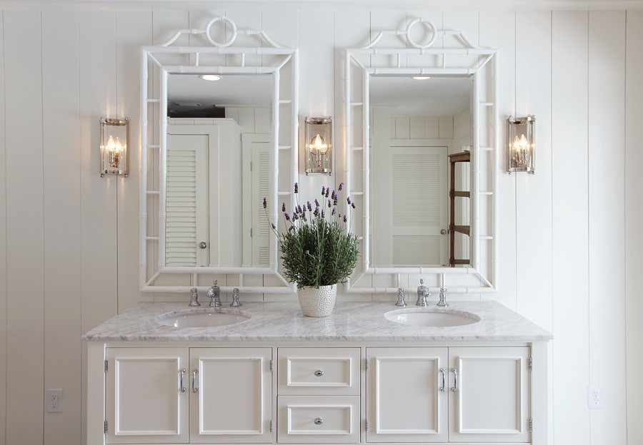 Example of a transitional home design design in Jacksonville