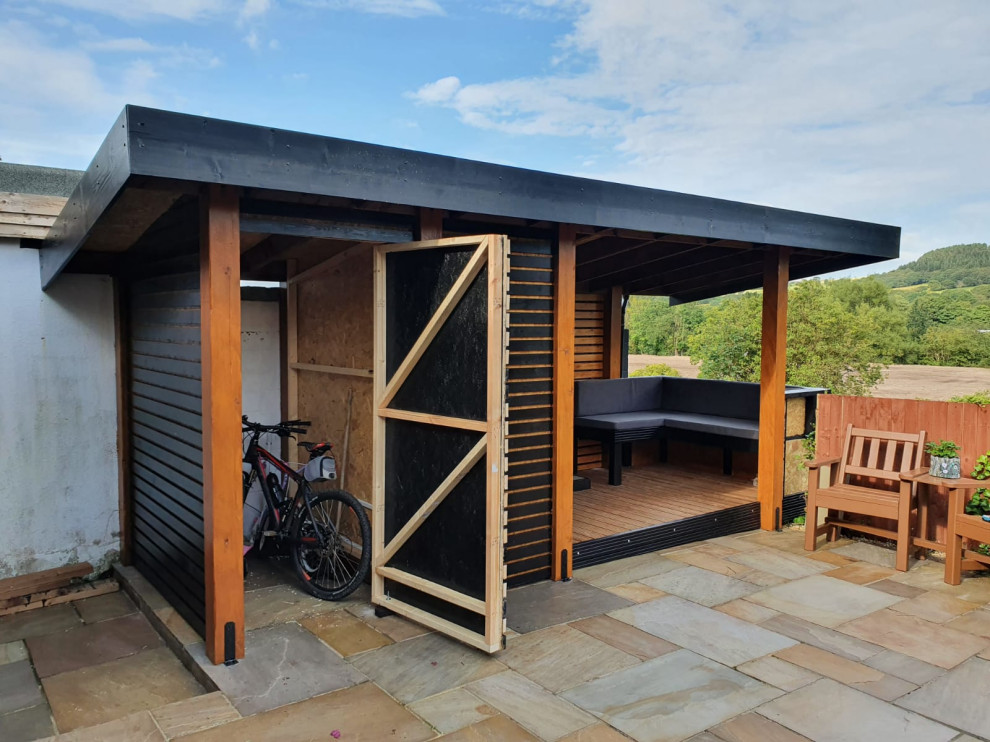 Inspiration for a mid-sized modern detached garden shed in Other.