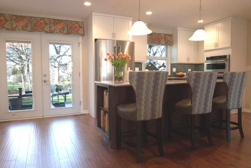 Example of a transitional kitchen design in Chicago