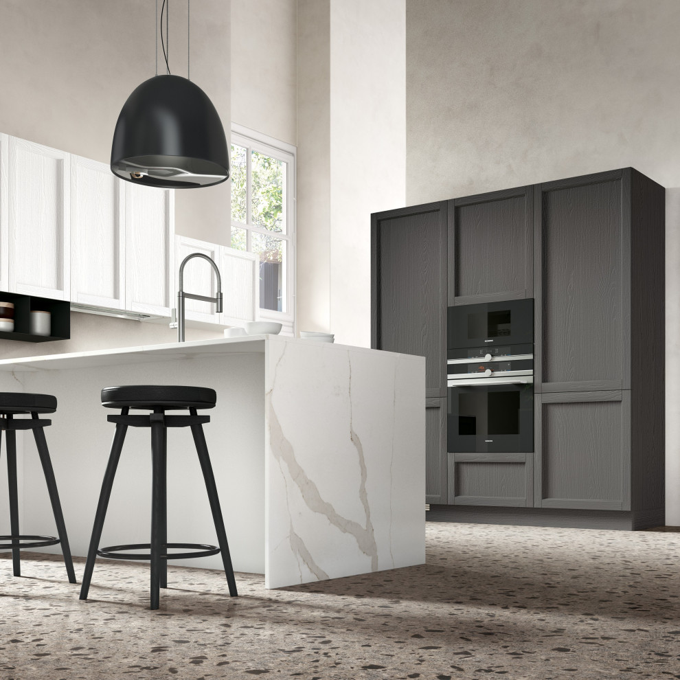 Transitional kitchen photo in Toronto