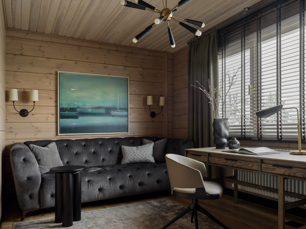 Inspiration för rustika arbetsrum, med mellanmörkt trägolv, ett fristående skrivbord, bruna väggar och brunt golv