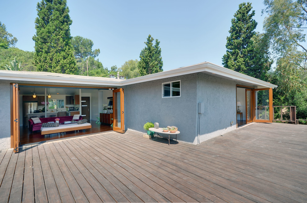 Photo of a midcentury deck in Los Angeles.