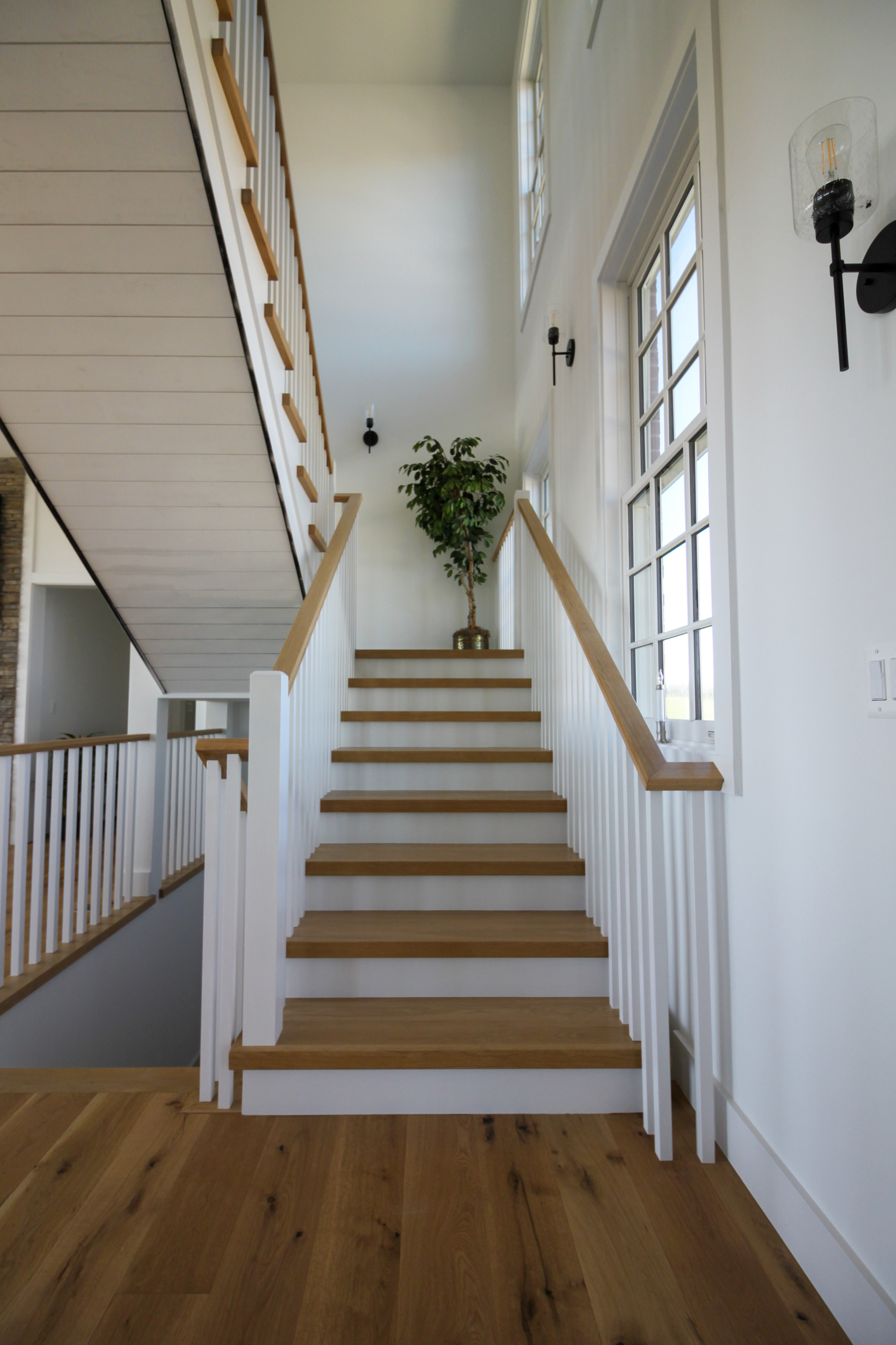91_U-Shaped Floating Staircase Surrounded by Bucolic Mountain Views, Winchester,