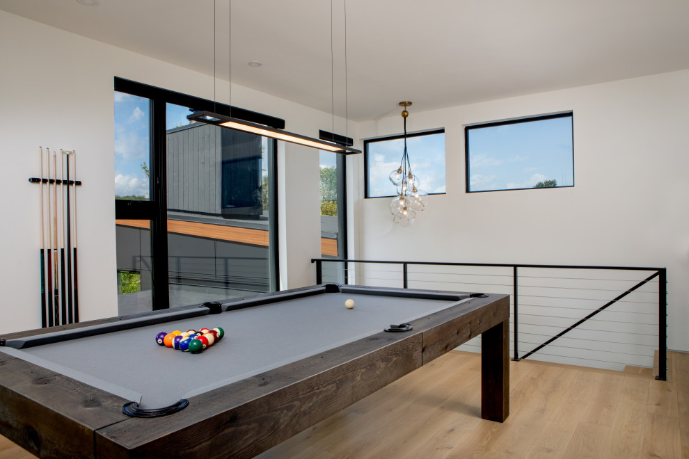Example of a mountain style pool design in Toronto