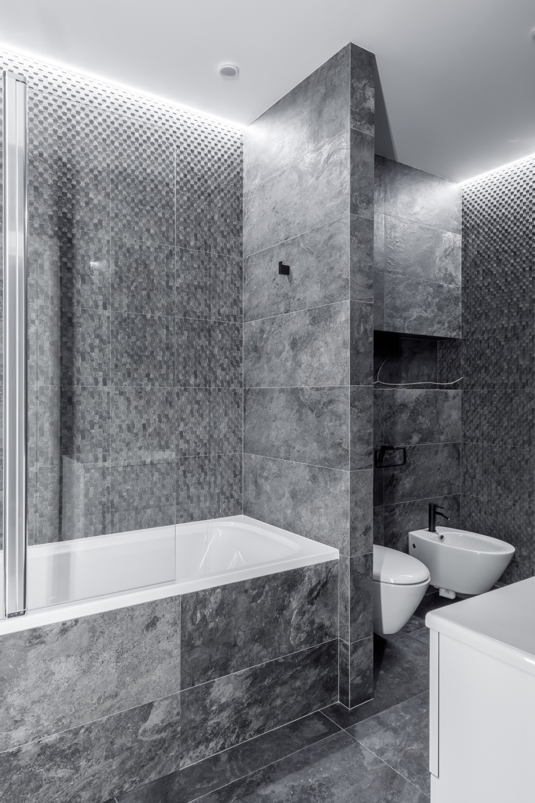 4-х комнатная квартира с черно-белой геометрией