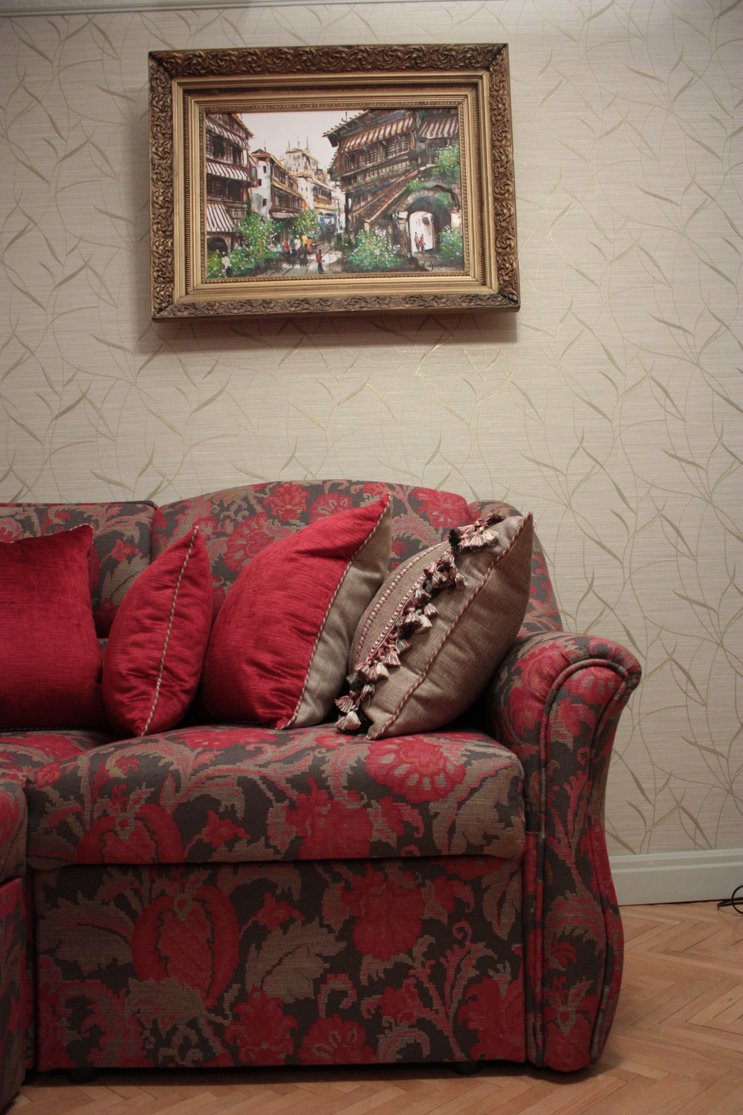 Переобивка диванов, декор окон