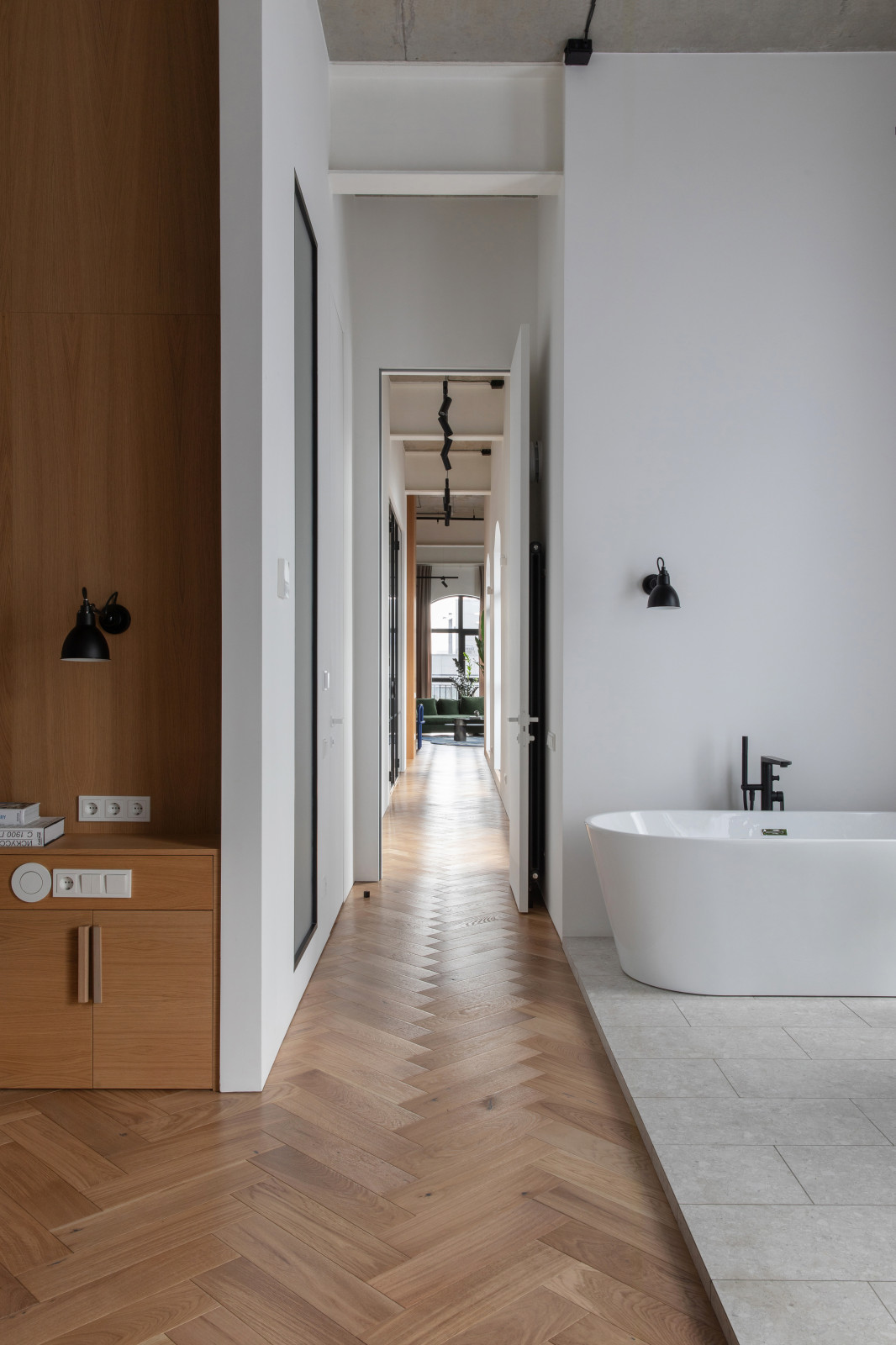 Минималистичная квартира в лофт-апартаментах в Москве