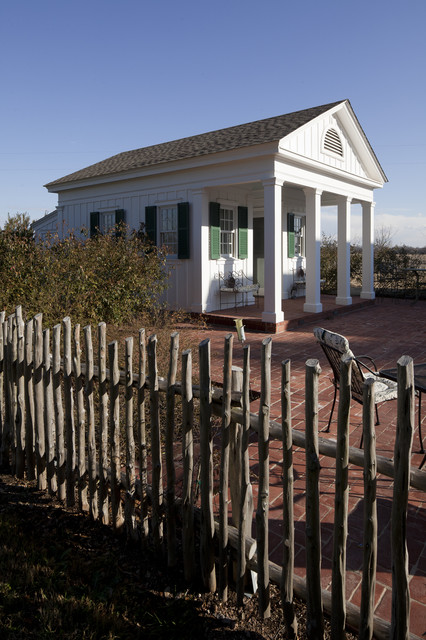 Bastrop County Plantation House klassisk-fasad