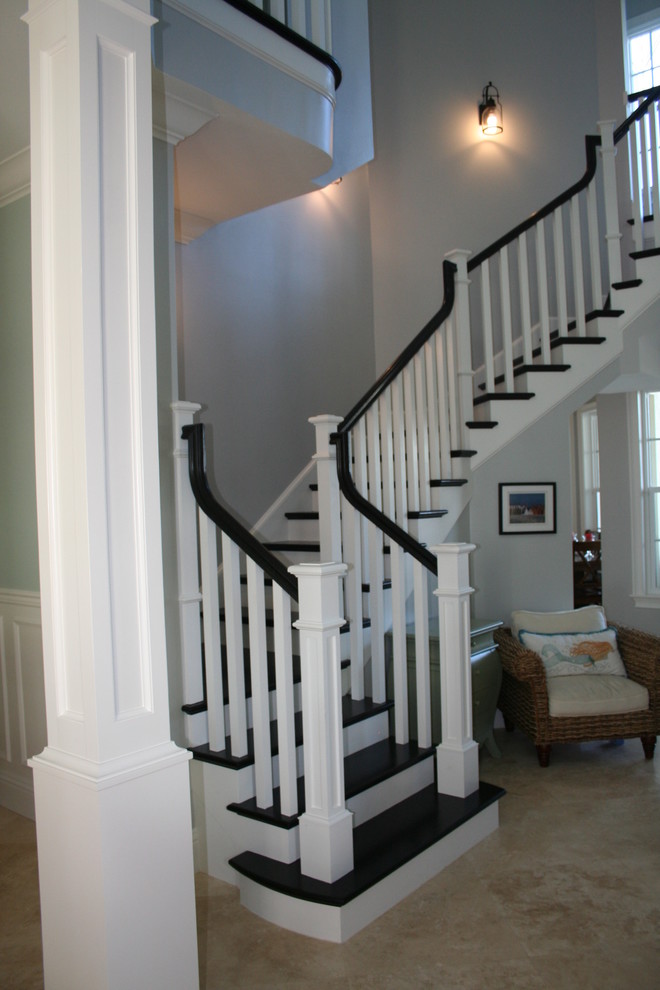 Design ideas for a traditional staircase in Orlando.