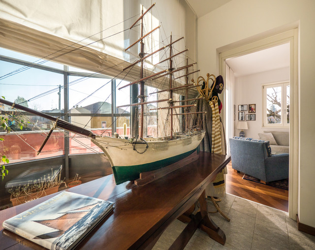 The veranda hall eclectic-entry