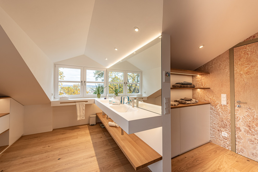 Photo of an expansive contemporary bathroom in Stuttgart.