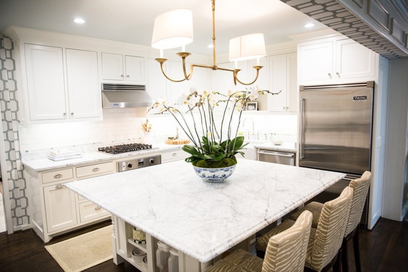 Transitional kitchen photo in Dallas