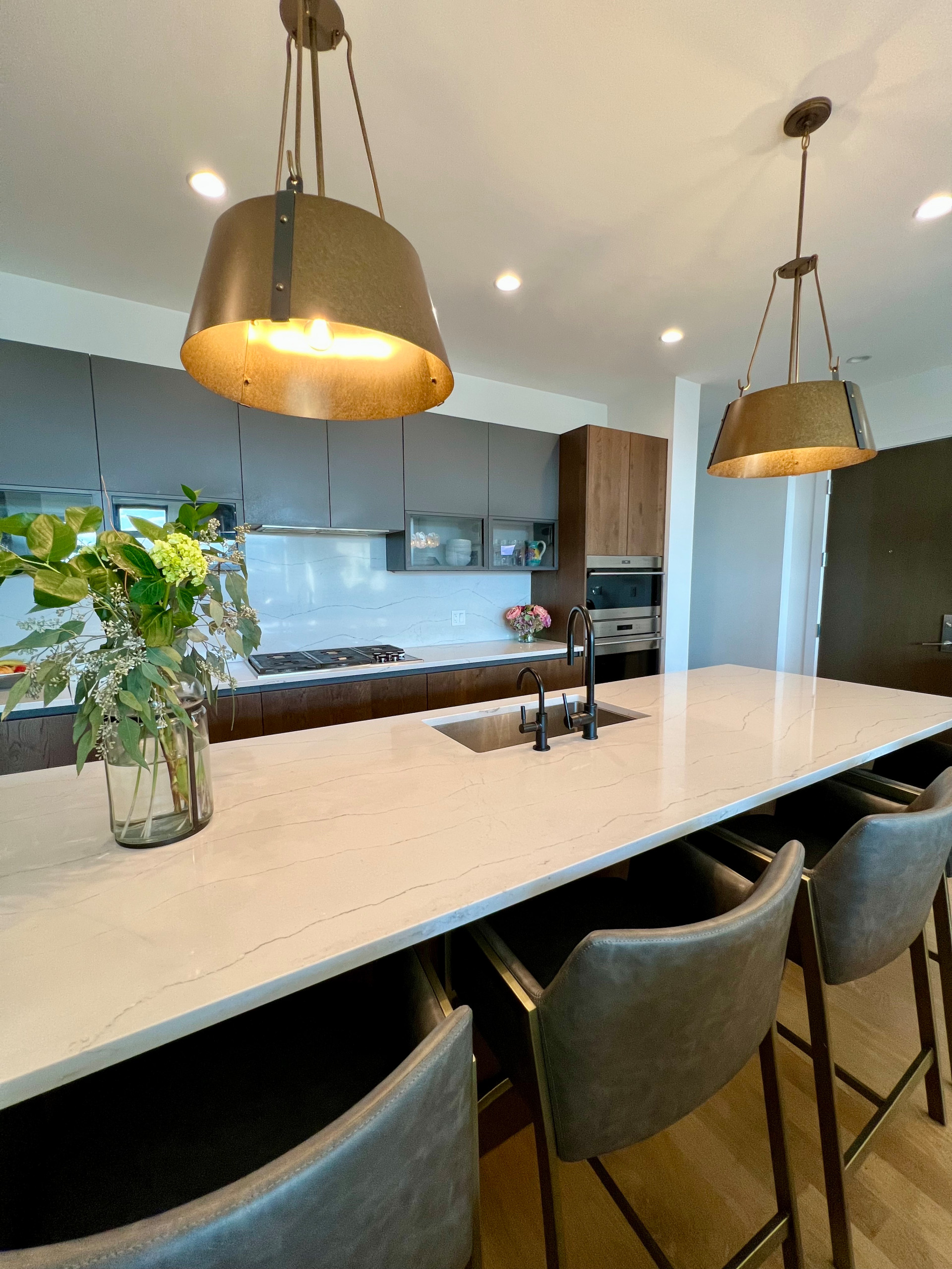 City Chic: Stylish Condo Interior Design