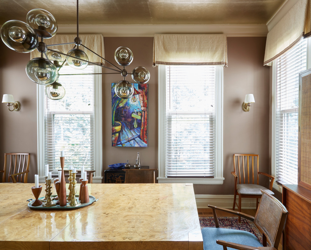 Transitional home design photo in Chicago