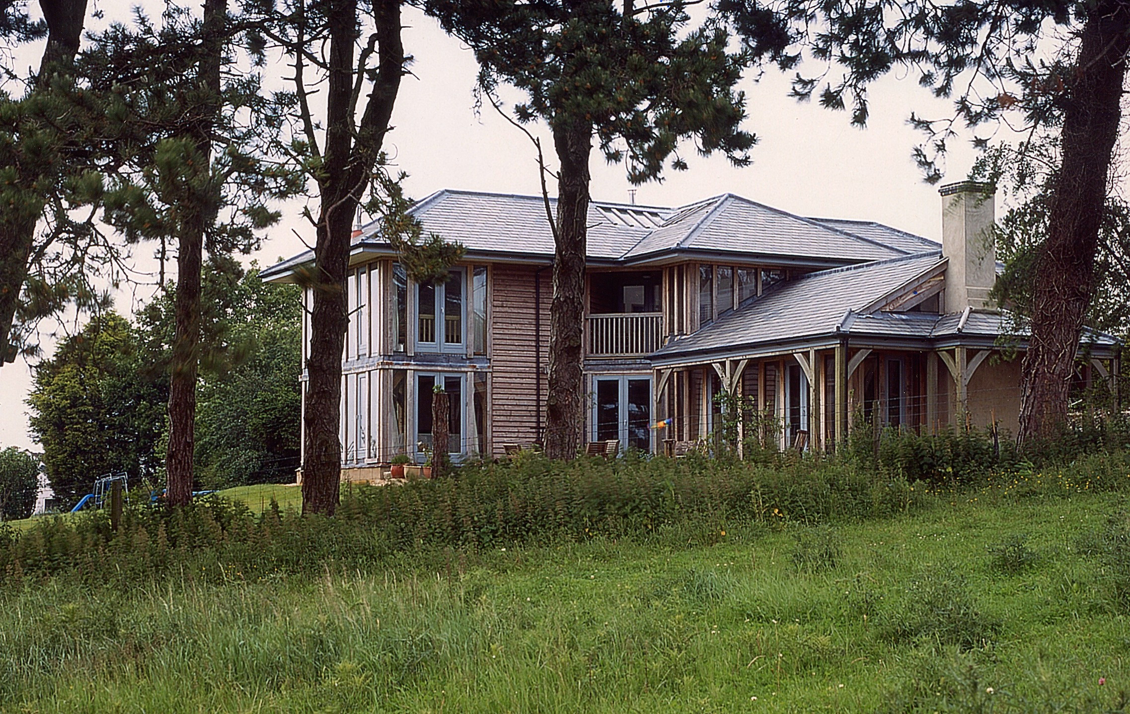 Part single, part two-storey oak framed house