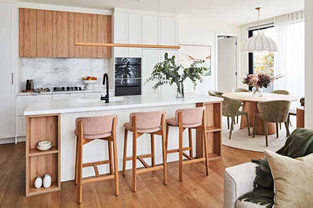 Hampton Bayside Apartment: Move-in-Ready Downsizer Home | Lisa Hunter Interiors contemporary-kitchen