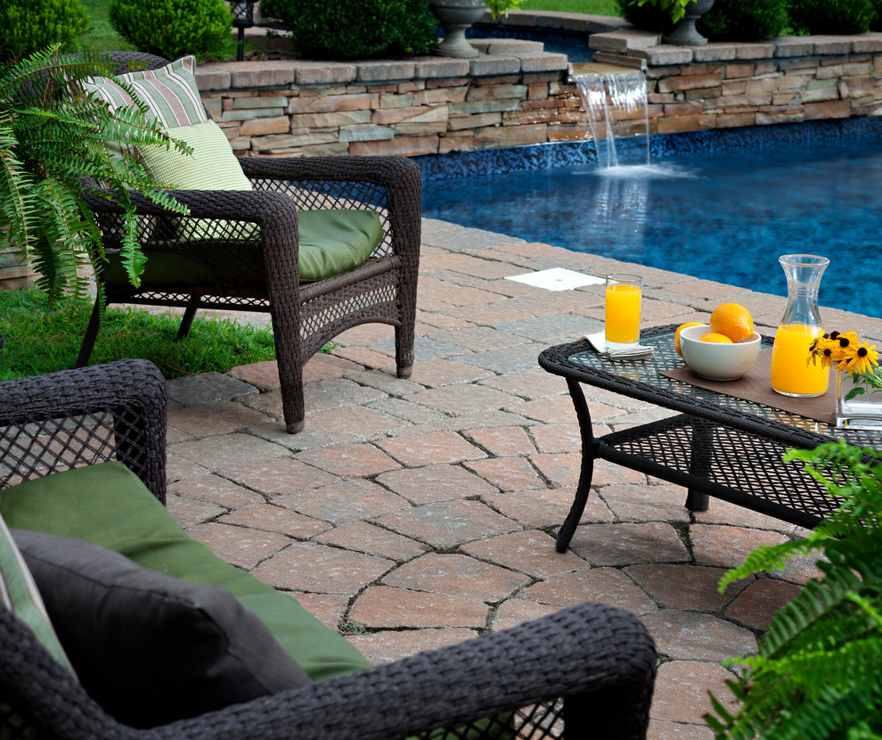 Example of a transitional home design design in DC Metro