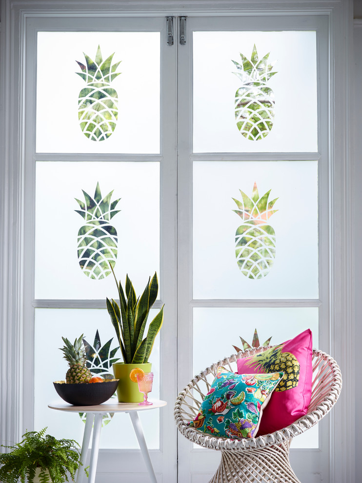 Photo of a tropical living room in Buckinghamshire with white walls.