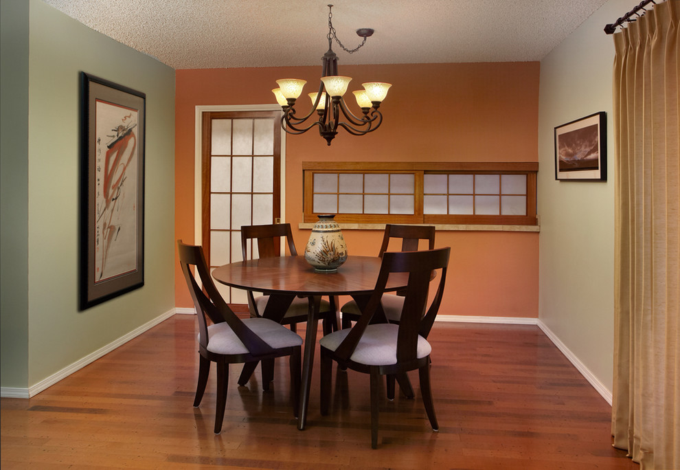 Design ideas for an eclectic dining room in Phoenix.
