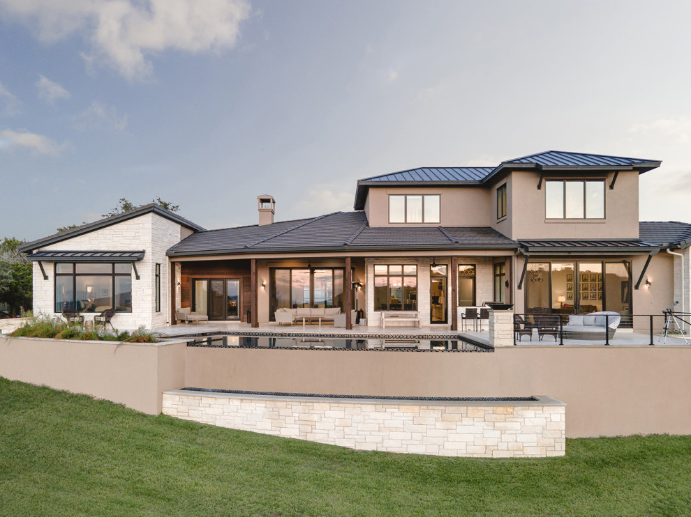 Example of a transitional home design design in Austin