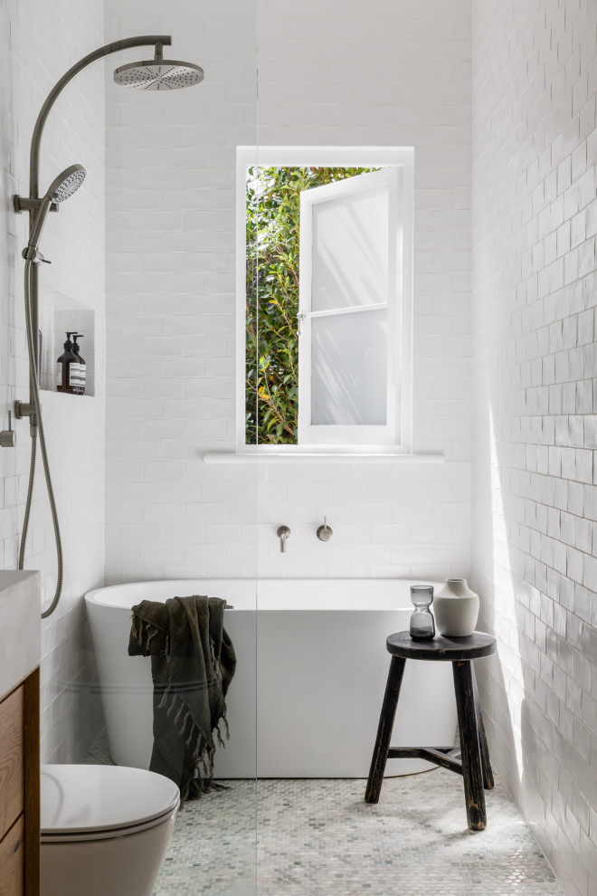 Inspiration for a contemporary bathroom in Sydney.