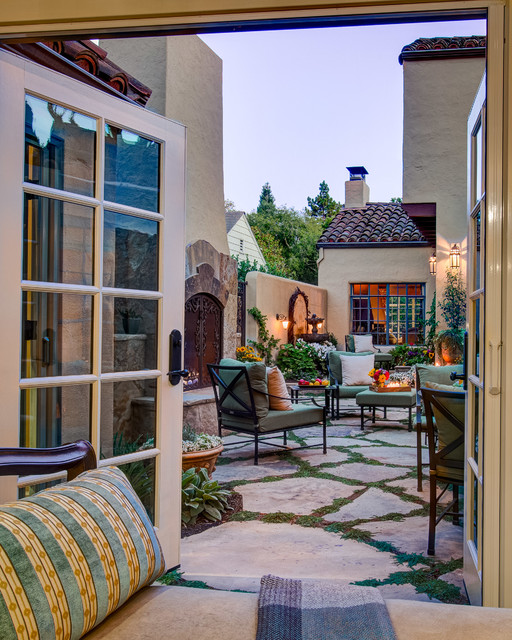 Exteriors mediterran-patio