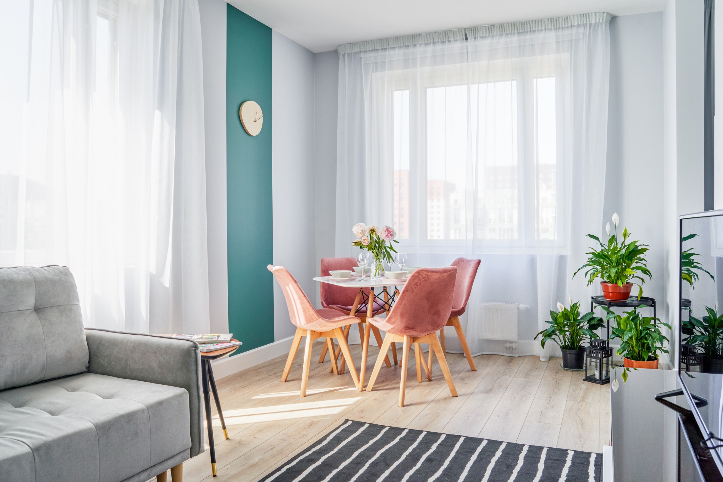 На берегу лесного ручья