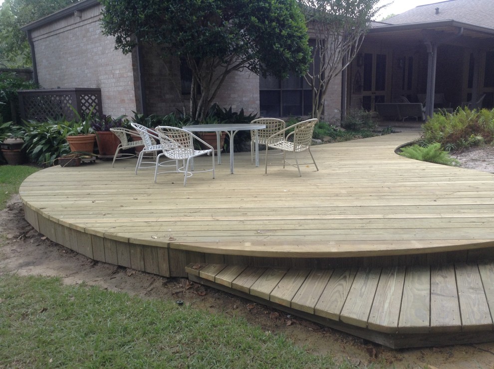 Mid-sized mountain style backyard deck container garden photo in Houston with no cover