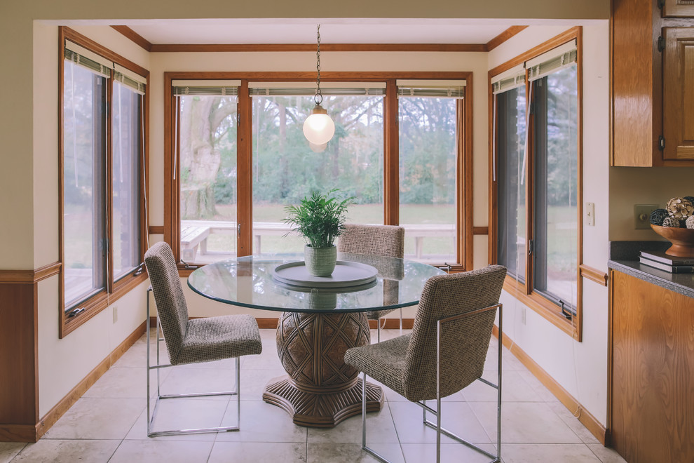 Example of a transitional home design design in Atlanta