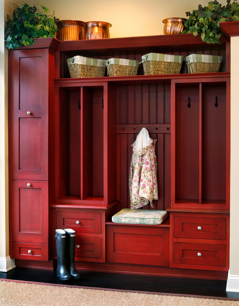 Photo of a transitional storage and wardrobe in Philadelphia.