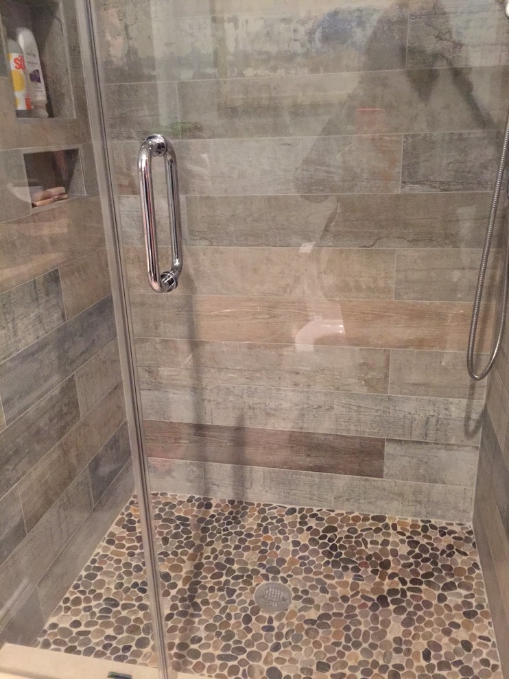 Inspiration for a rustic home design remodel in New York