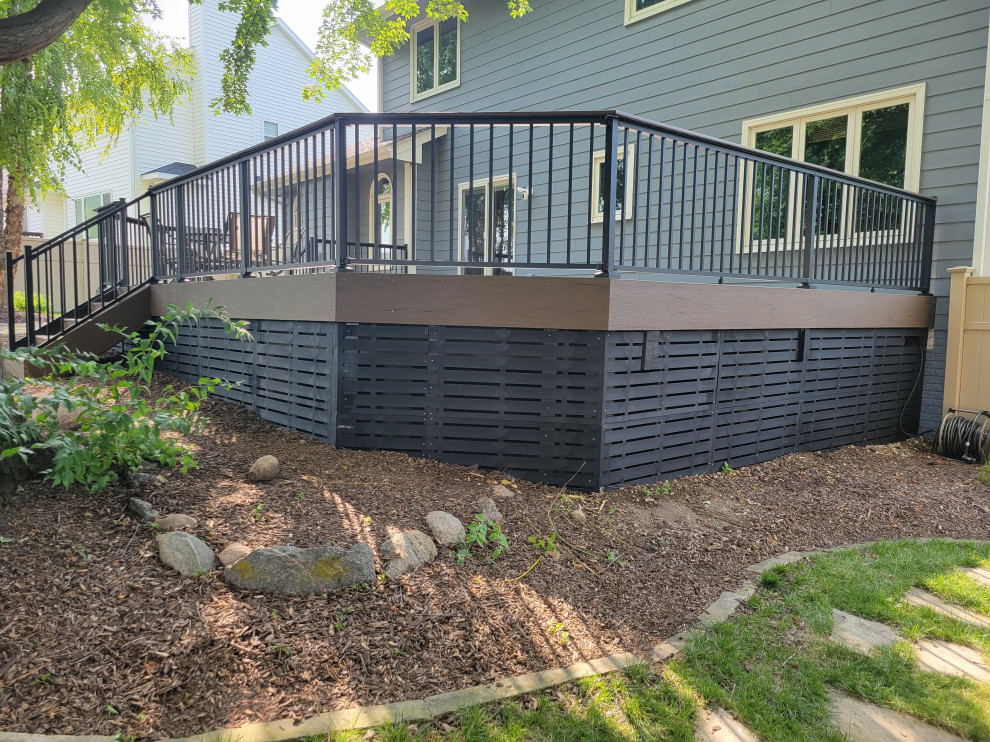 Inspiration for a mid-sized timeless backyard ground level metal railing deck remodel in Other with no cover