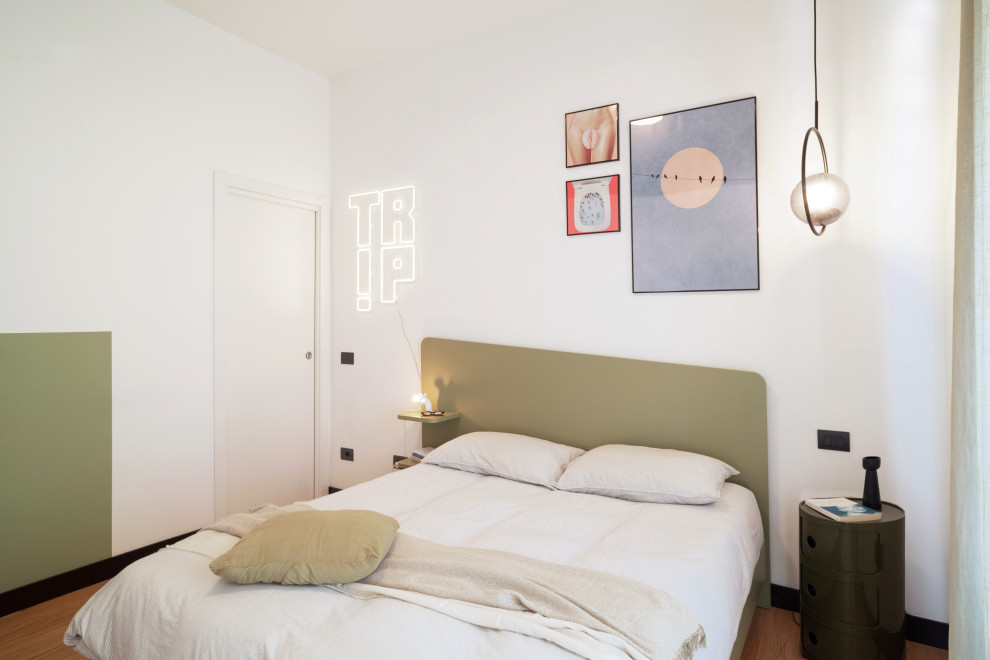 Mid-sized modern master bedroom in Rome with green walls, light hardwood floors and brown floor.
