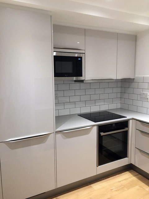 White High Gloss Kitchen With Low Profile Handles Modern White High Gloss Kitchen With Low